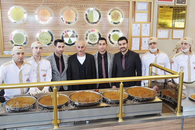Öz ikizler makes the baklava cıty love kunafa