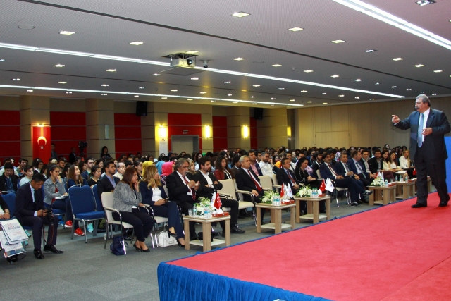 “Her zaman bir konuya odaklanın"