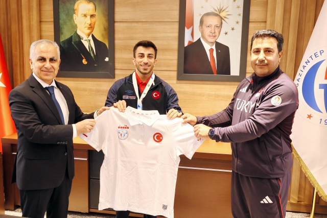 AVRUPA ŞAMPİYONU HARUN ALGÜL’DEN GAÜN REKTÖRÜ DOĞAN’A ZİYARET