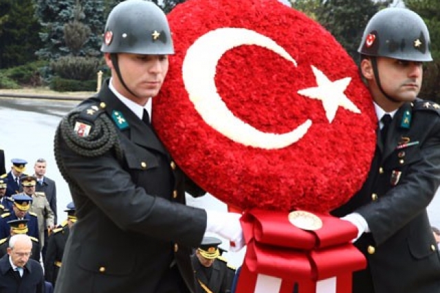 Devletin zirvesi Anıtkabir'i ziyaret etti