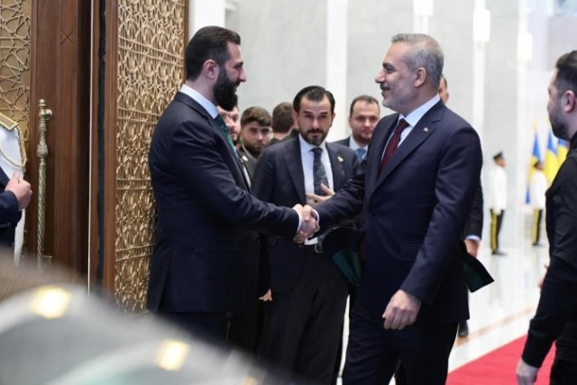 Dışişleri Bakanı Fidan, Suriye Devlet Başkanı eş-Şara ile bir araya geldi