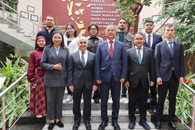 KIRGIZİSTAN’IN ANKARA BÜYÜKELÇİSİ KAZAKBAYEV’DEN GAÜN REKTÖRÜ DOĞAN’A ZİYARET