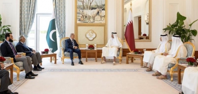 Pakistan Başbakanı Şerif ile Katar Emiri Al-Thani bölgesel durumu görüştü