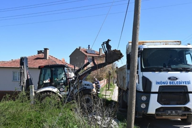 İnönü Belediyesi'nin yol çalışmaları aralıksız sürüyor