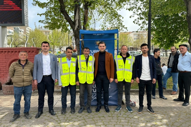 AK Parti Gaziantep Milletvekili adayı Bozatlı’ya gençlerden büyük ilgi